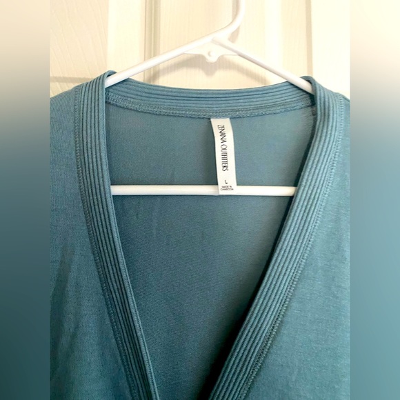 Large snap button cardigan- blue gray - Picture 4 of 5